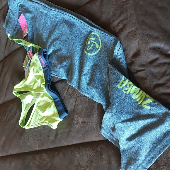 Zumba workout set - NWT - Picture 1 of 6